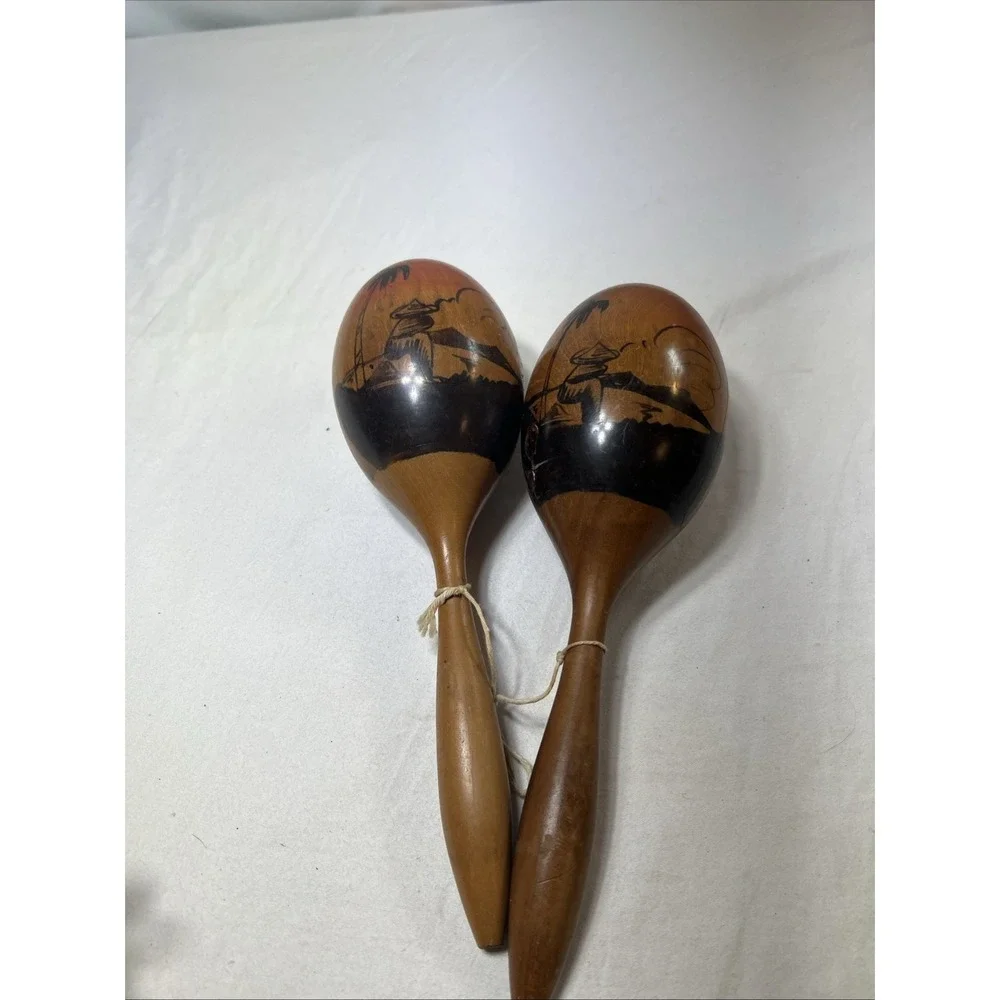 Wooden Maracas VINTAGE- MARACAS MUSIC PALM TREE'S/SHAKERS/COLLECTIBLE